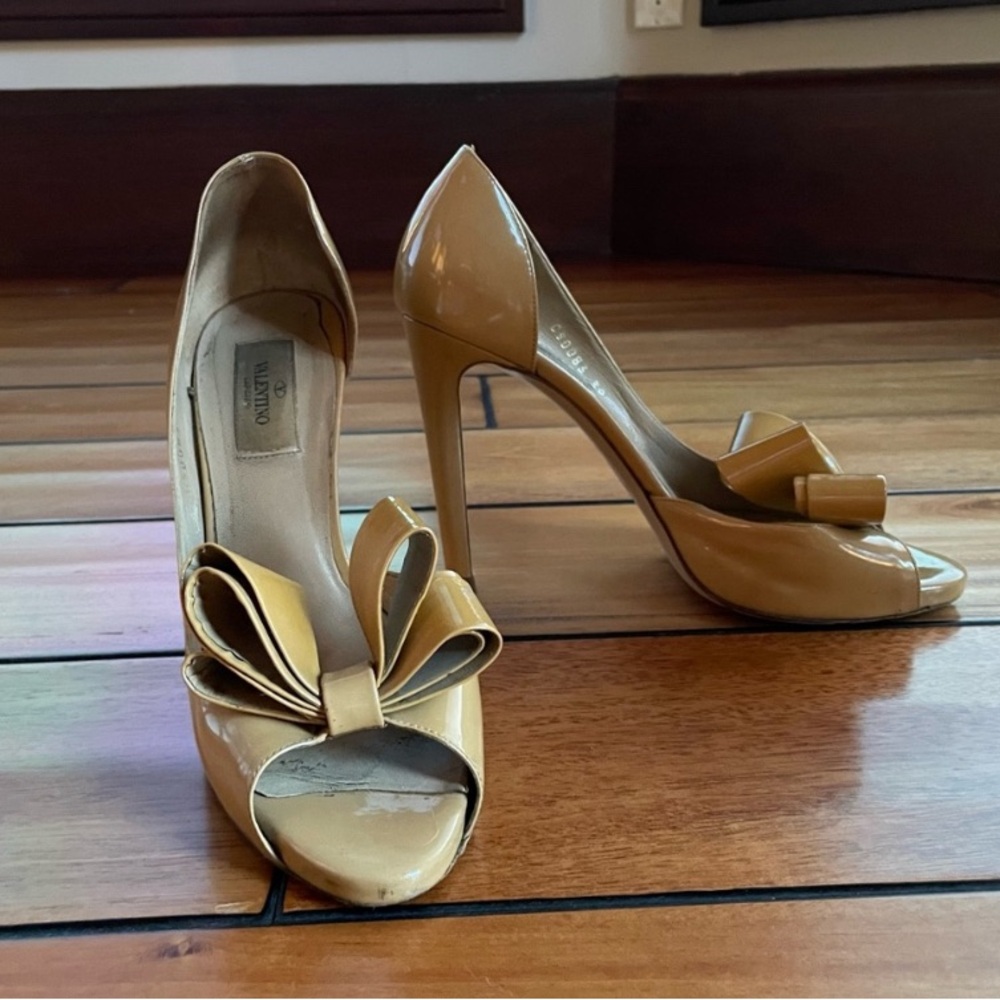 Valentino Bow Heels. Size 38